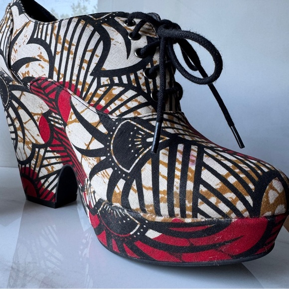 Abstract Floral Motif Block Geo Heel NWT - Picture 6 of 15